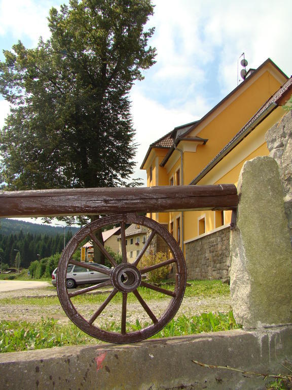 Pension Pod Lipou Loučovice Esterno foto